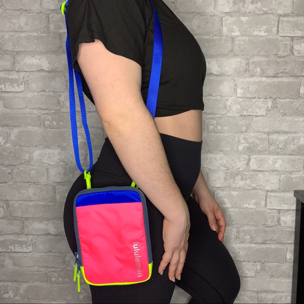 Lululemon Easy Access Crossbody Bag NWT - Picture 8 of 16